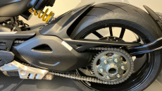 Ducati Diavel V4 - Dark Stealth Yellow (25MY)